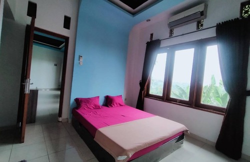Megamendung House | 200 m² House ∙ 3 bedrooms ∙ 15 guests