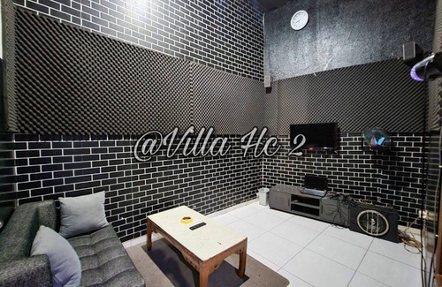 Megamendung House | 200 m² House ∙ 3 bedrooms ∙ 15 guests