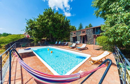 Mascali House | 200 m² House ∙ 3 bedrooms ∙ 6 guests