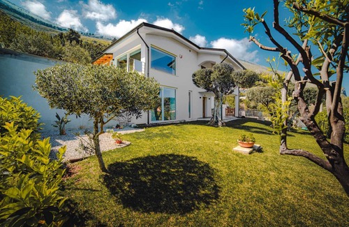 Carini House | 200 m² House ∙ 3 bedrooms ∙ 6 guests