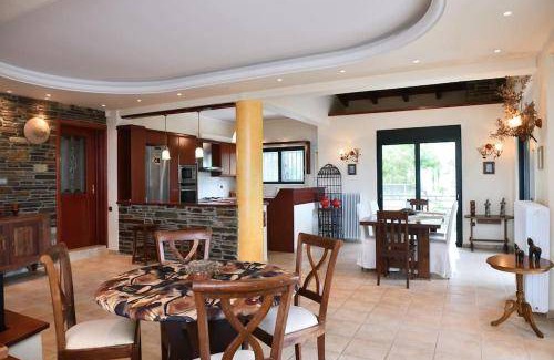 Zakhloritika House | 200 m² House ∙ 5 bedrooms ∙ 10 guests