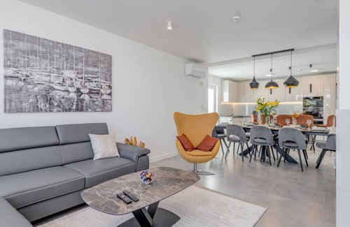 Plano House | 200 m² House ∙ 6 bedrooms ∙ 10 guests