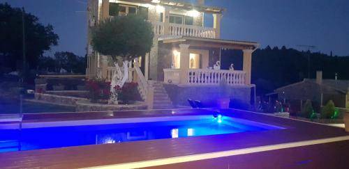 Pelekas Villa | 200 m² Villa ∙ 2 bedrooms ∙ 6 guests