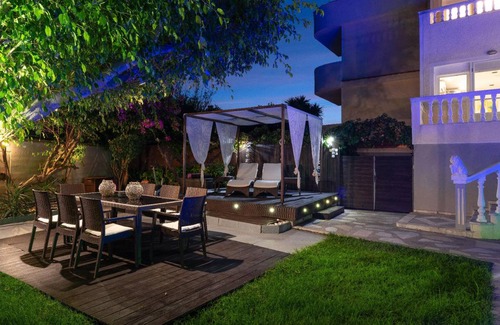 Filerimos Villa | 200 m² Villa ∙ 3 bedrooms ∙ 20 guests