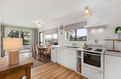 Raglan Cottage | 200 meters from town, just across the road from the water.