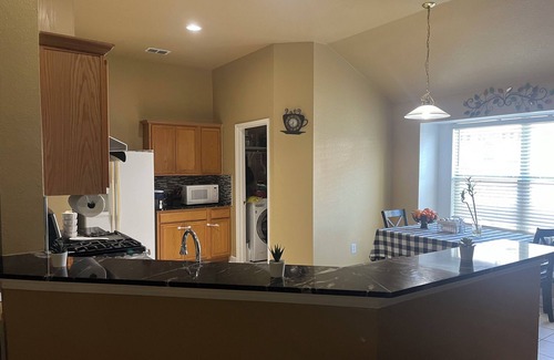 Hurst House | 2000 SqFt house in awesome Neighborhood with AC, fitness room, WiFi