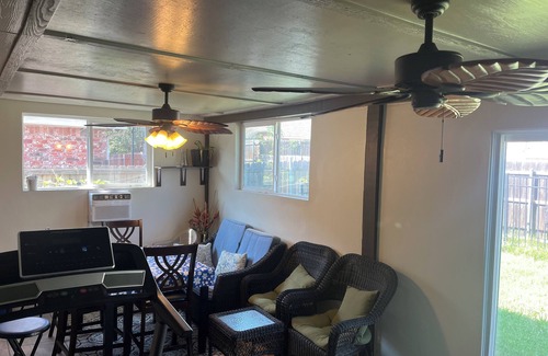 Hurst House | 2000 SqFt house in awesome Neighborhood with AC, fitness room, WiFi