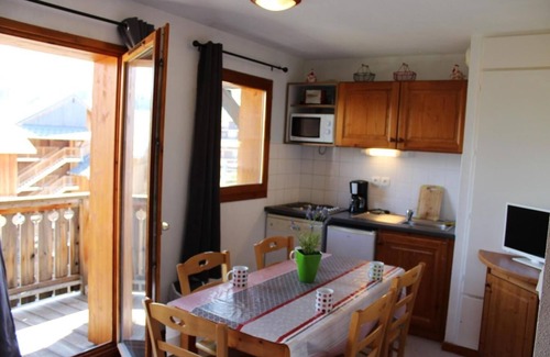 Saint-Etienne-en-Devoluy Apartment | 200m from resort center, 5th floor, view mountain, balcony, tv, ski locker, 31m², Superdévoluy
