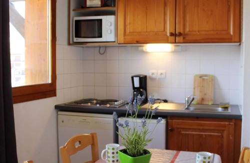 Saint-Etienne-en-Devoluy Apartment | 200m from resort center, 5th floor, view mountain, balcony, tv, ski locker, 31m², Superdévoluy