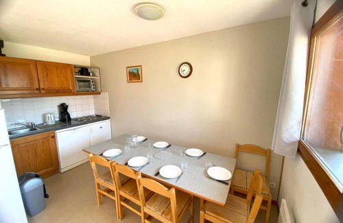 Saint-Etienne-en-Devoluy Apartment | 200m from resort center, 5th floor, balcony, tv, ski locker, 48m², Superdévoluy