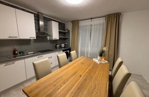 Region Hannover District Apartment | 200qm - 9 rooms - Parkplatz - 3 Bäder - MalliBase Apartments