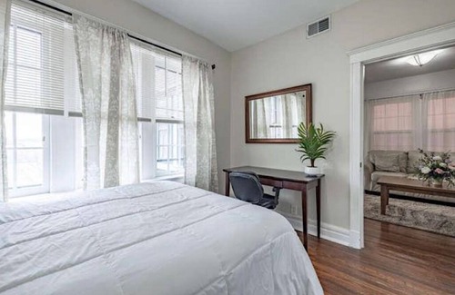St. Louis Apartment | #201 amazing location Delmar Loop 🌹🌹🌹
