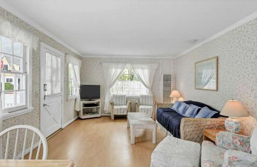 Balboa Island House | 201 Amethyst Avenue