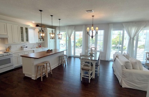 Bradenton Beach House | #201 Sand Piper: 2B/2B