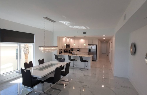Island Estate Condo | 201, Water View-Clearwater Bch in 6 min, Pool/Gym