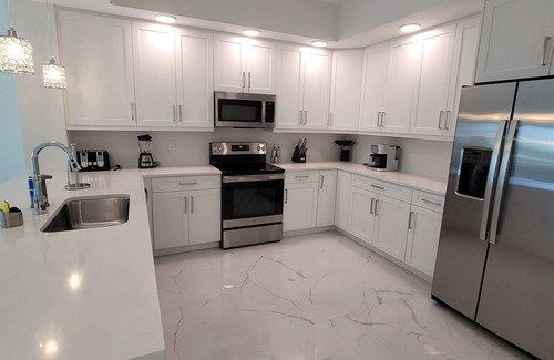 Island Estate Condo | 201, Water View-Clearwater Bch in 6 min, Pool/Gym