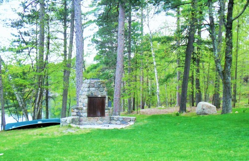 Grand Rapids Cabin | 2015 Built Lakeshore Cabin with 220 of shoreline, sandy beach on 8 private acres