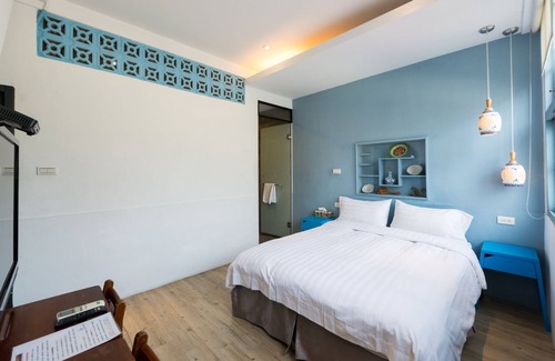 West Central District House | 202 Double Room with balcony in Tainan