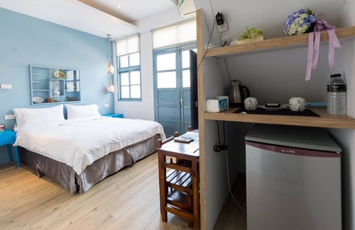 West Central District House | 202 Double Room with balcony in Tainan