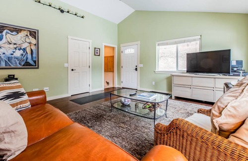 Woods Bay House | 202 m² House ∙ 3 bedrooms ∙ 6 guests