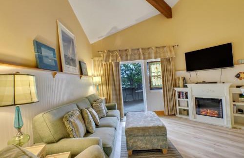 Charlevoix House | 202 Pointes North Inn