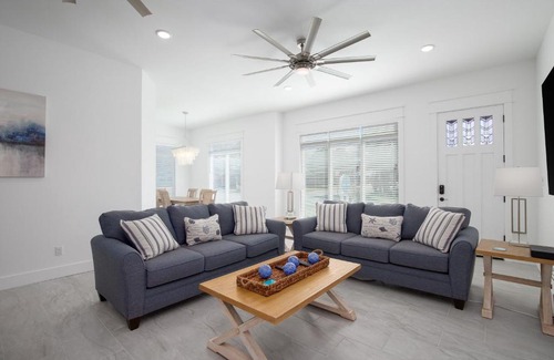 Laguna Beach Estates House | 20206 First Ave by Blue Swell