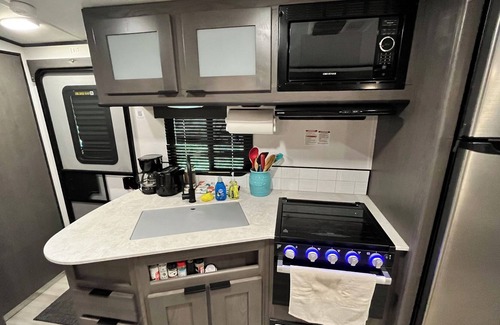 Arcadia House | 2021 Clean Modern Camper Fun & Relaxing Farm Adventure