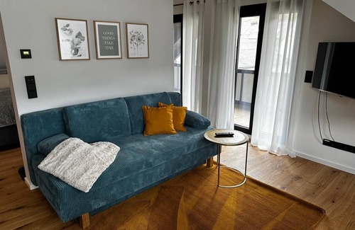 Ernst Apartment | 2024 Renovierte, Moderne Ferienwohnung für 2 Personen mit Balkon
