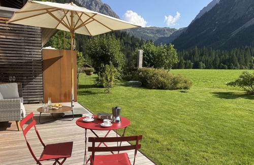 Mittelberg Apartment | 2024 rethought: live in peace and style, with a sauna and garden just for you
