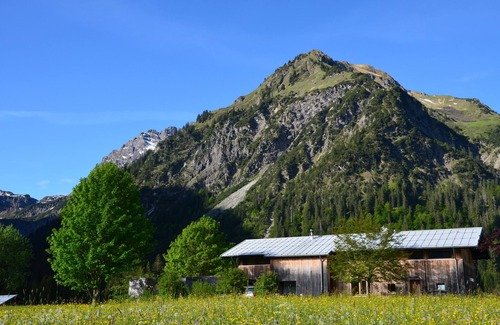 Mittelberg Apartment | 2024 rethought: live in peace and style, with a sauna and garden just for you