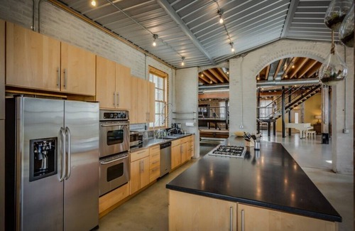 Three Oaks House | 2025/2026 Open! - Colossal Loft in Three Oaks. 2 Night Summer Minimum