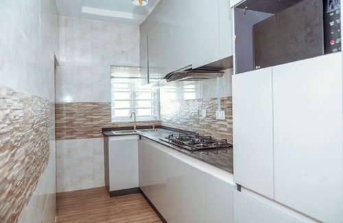 Benin City Apartment | 2025-Built Lavish 3BR Gated Suite in Etete GRA Benin City—24/7 Power & Security!