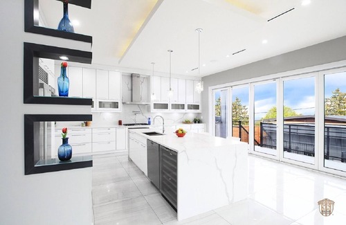 Burnaby House | 2025 Family Friendly 5 Bed Rooms house The Chateau - ST No. 00177094