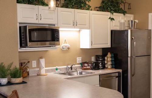 Delavan Lake Condo | 204 - Charming One Bedroom Condo Suite