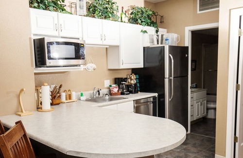 Delavan Lake Condo | 204 - Charming One Bedroom Condo Suite