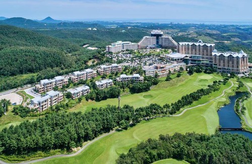 Toseong Resort | 204 m² Resort ∙ 3 bedrooms ∙ 9 guests