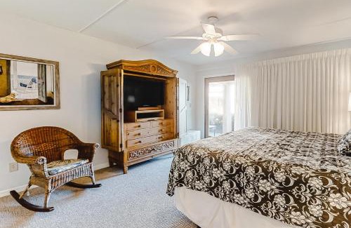 Amelia City Apartment | 204 Sailmaker