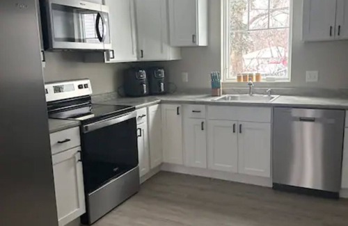 Bismarck House | 205 at the Mill. Downtown, Brand New, and Sleeps 8!