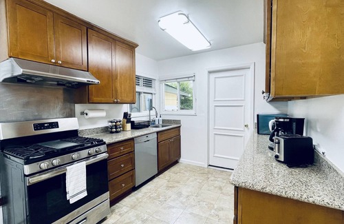 North Central House | 205 Central Cozy 3B1b home in San Mateo/garage parking