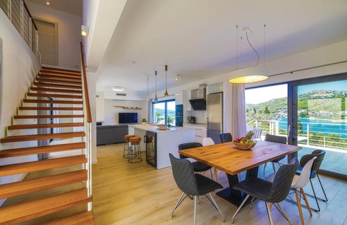 Seget Vranjica House | 206 m² House ∙ 4 bedrooms ∙ 8 guests
