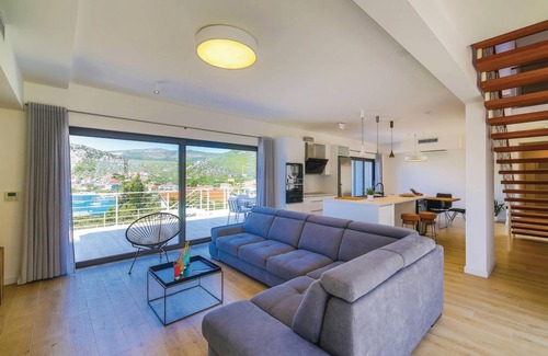 Seget Vranjica House | 206 m² House ∙ 4 bedrooms ∙ 8 guests
