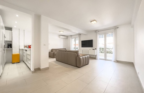 Cannes City Centre Apartment | 207 Le Maubourg