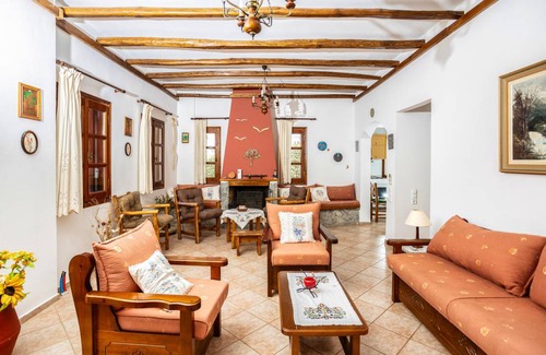 Agios Vasileios House | 207 m² House ∙ 5 bedrooms ∙ 10 guests