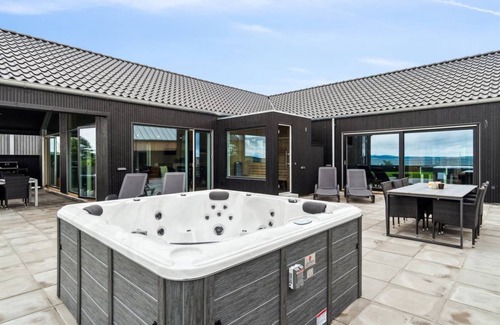 Vibæk Strand House | 209 m² House ∙ 6 bedrooms ∙ 14 guests