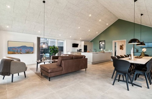 Vibæk Strand House | 209 m² House ∙ 6 bedrooms ∙ 14 guests