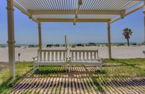 Treasure Island House | 209 Suite - Island Inn
