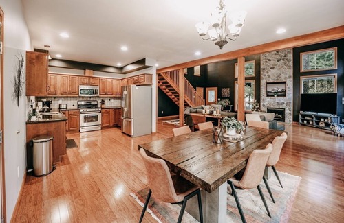 Warnick Cabin | 20GS - WiFi - F/P - W/D - Sleeps 6 by RedAwning
