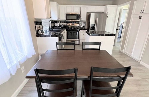 Orchards House | 20min it’s from Las Vegas strip Lovely 3 bedroom home