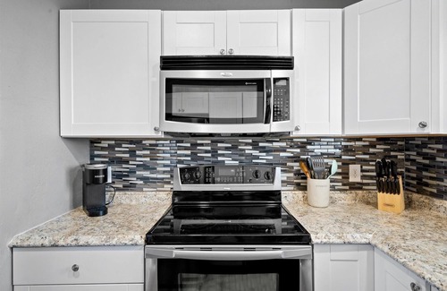 Roosevelt Condo | 21 Chelsea Place 1 Bedroom Condo by RedAwning