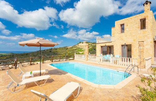 Latchi Villa | 210 m² Villa ∙ 3 bedrooms ∙ 6 guests